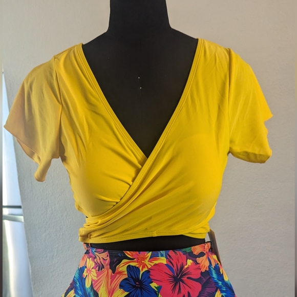 Yellow Ruched Sleeves Skirted Bikini Top - Picture 5 of 6